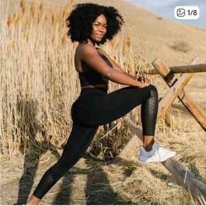 Zyia Active Black Flower Power Luxe Two Pocket Leggings